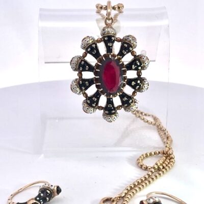 Moretto Pendant Necklace set with matching Earrings